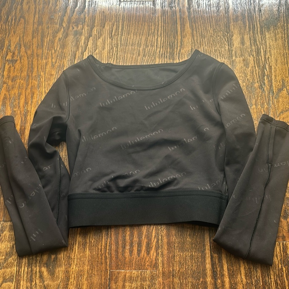 Black Lululemon cropped long sleeve